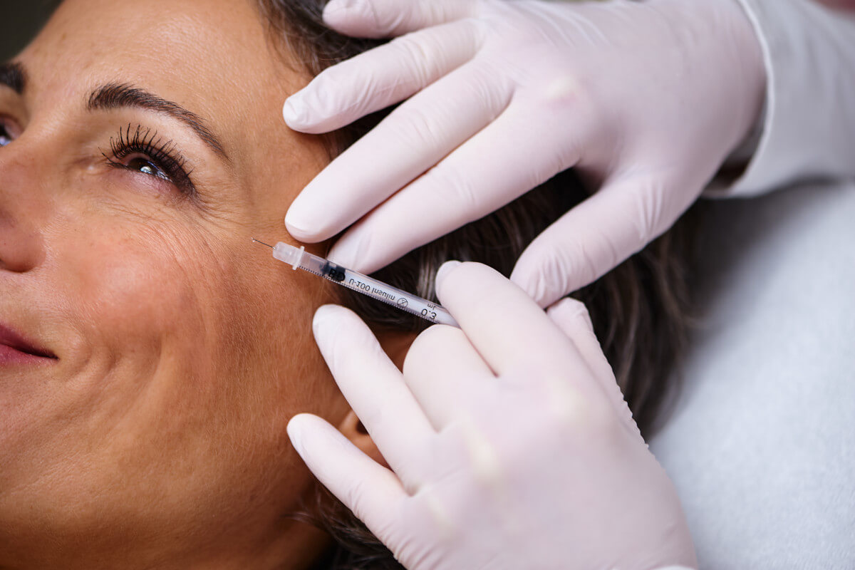 Botox-Injektion in die Stirnpartie, Nahaufnahme