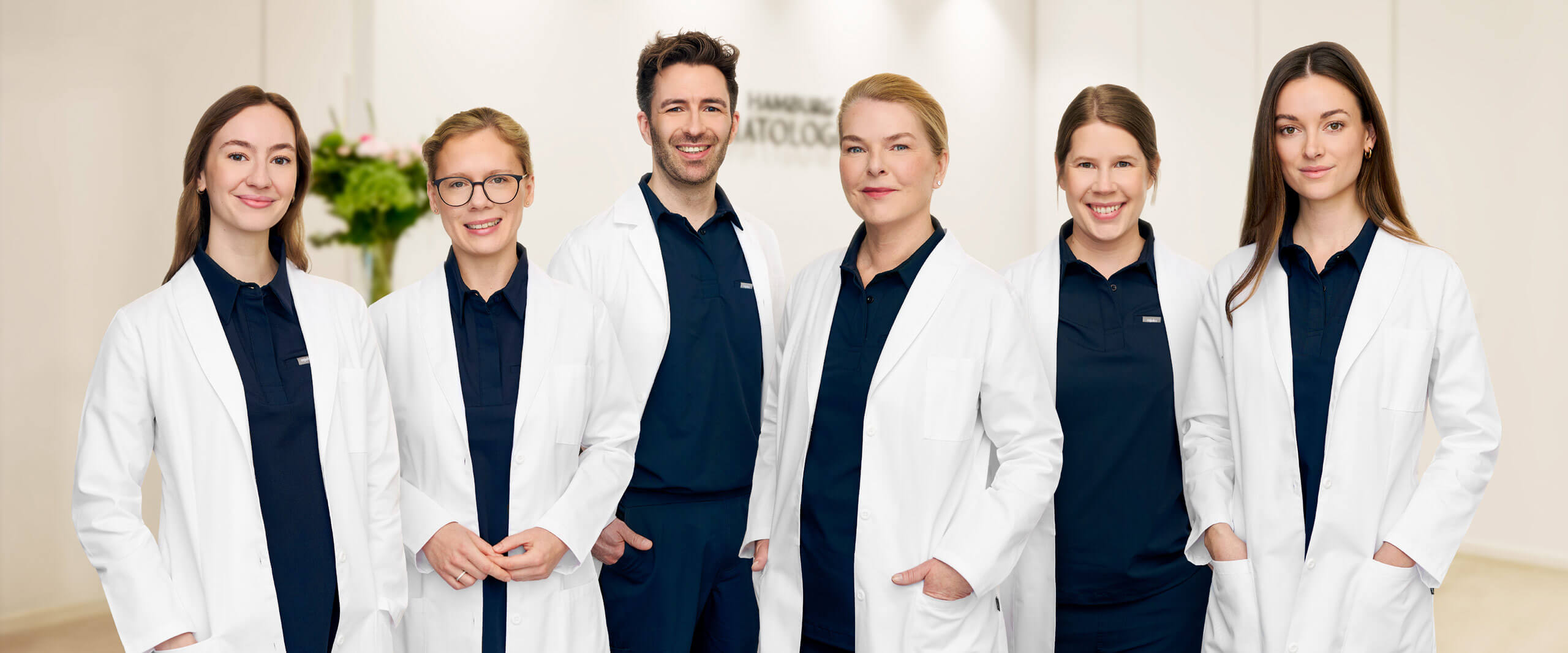 Das Team der Hamburg Dermatologie – sechs Ärztinnen und Ärzte